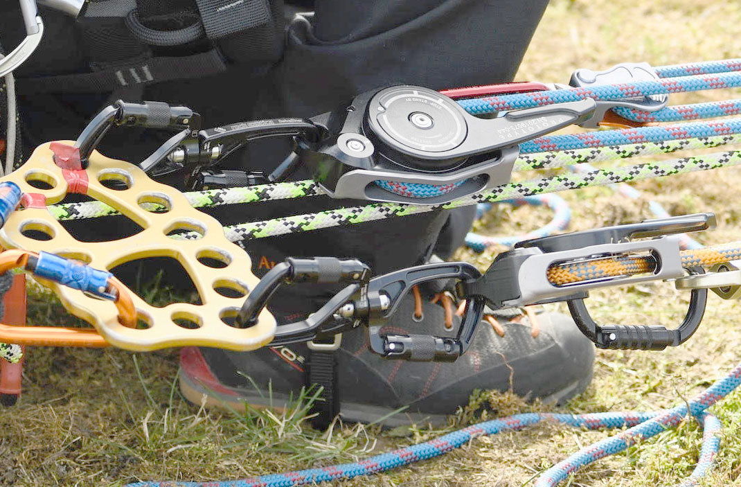 SwivaBiner Auto-Lock Carabiner